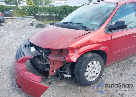 2005 Chrysler Town & Country Lx z USA, uszkodzony, nr VIN 2C4GP44R85R131989